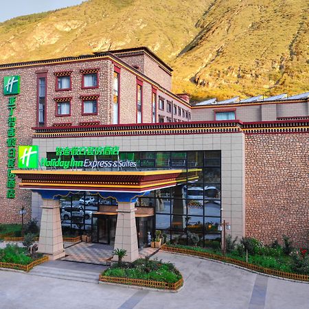 Holiday Inn Express Daocheng Yading, An Ihg Hotel Экстерьер фото