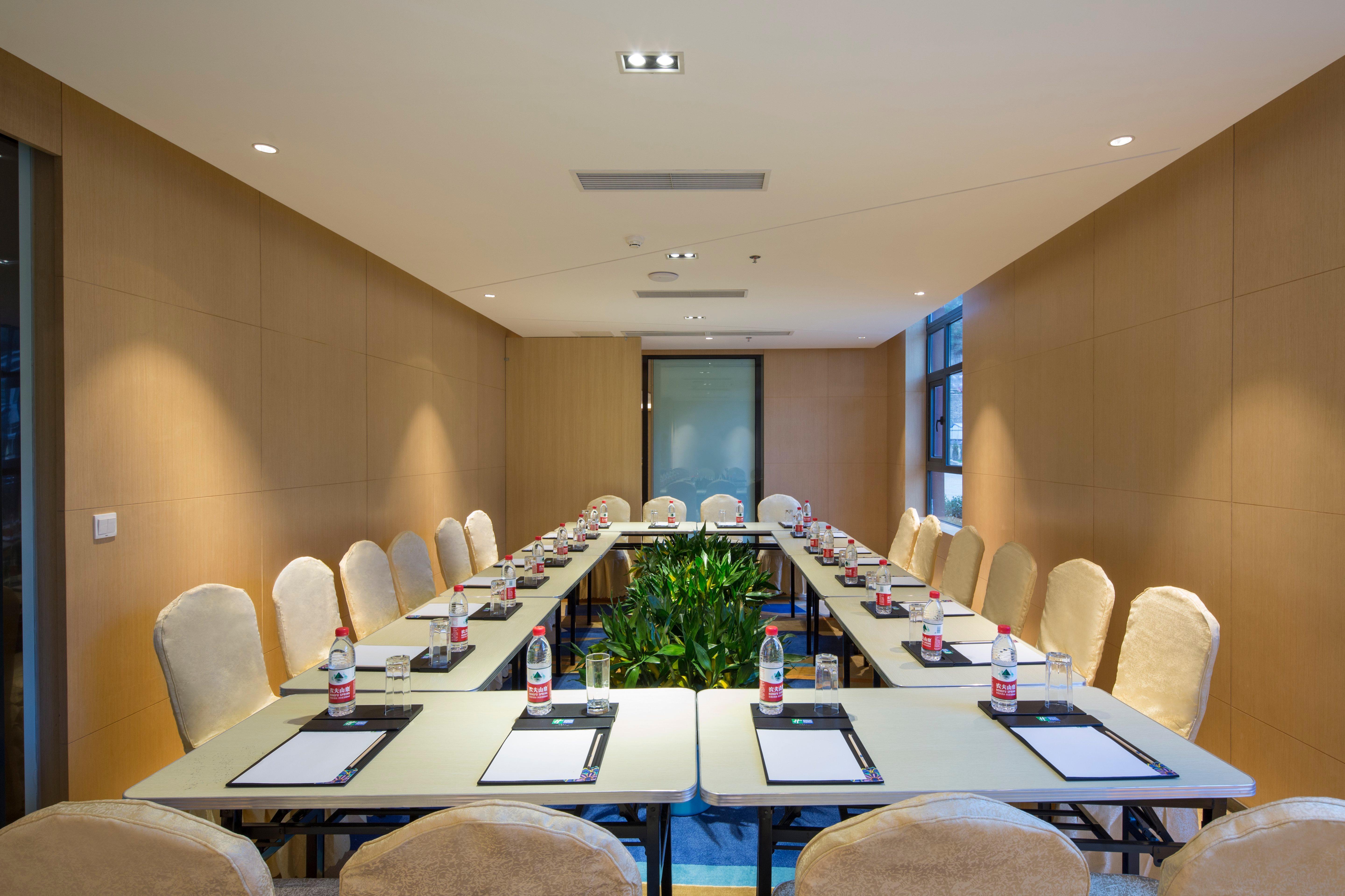 Holiday Inn Express Daocheng Yading, An Ihg Hotel Экстерьер фото