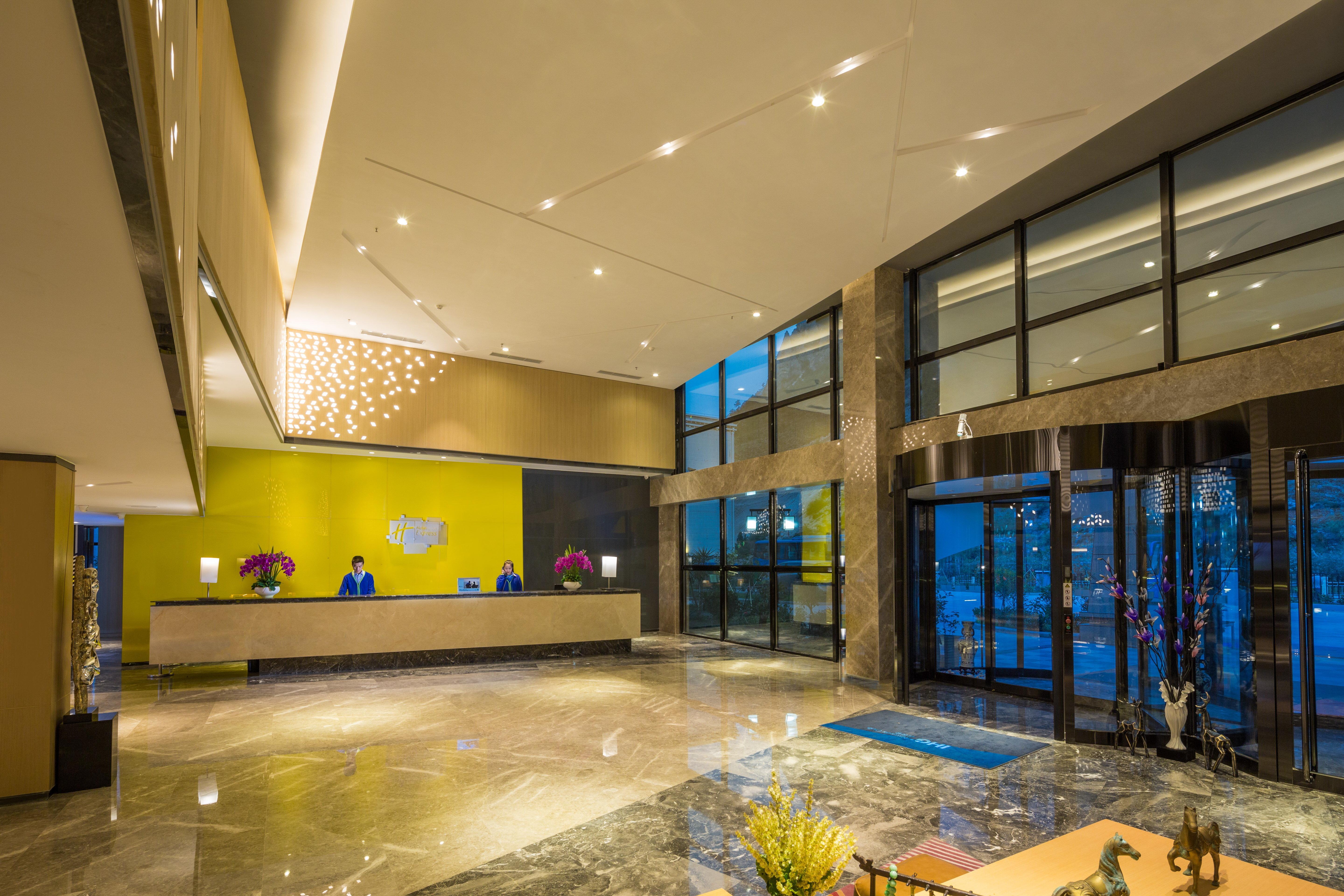 Holiday Inn Express Daocheng Yading, An Ihg Hotel Экстерьер фото