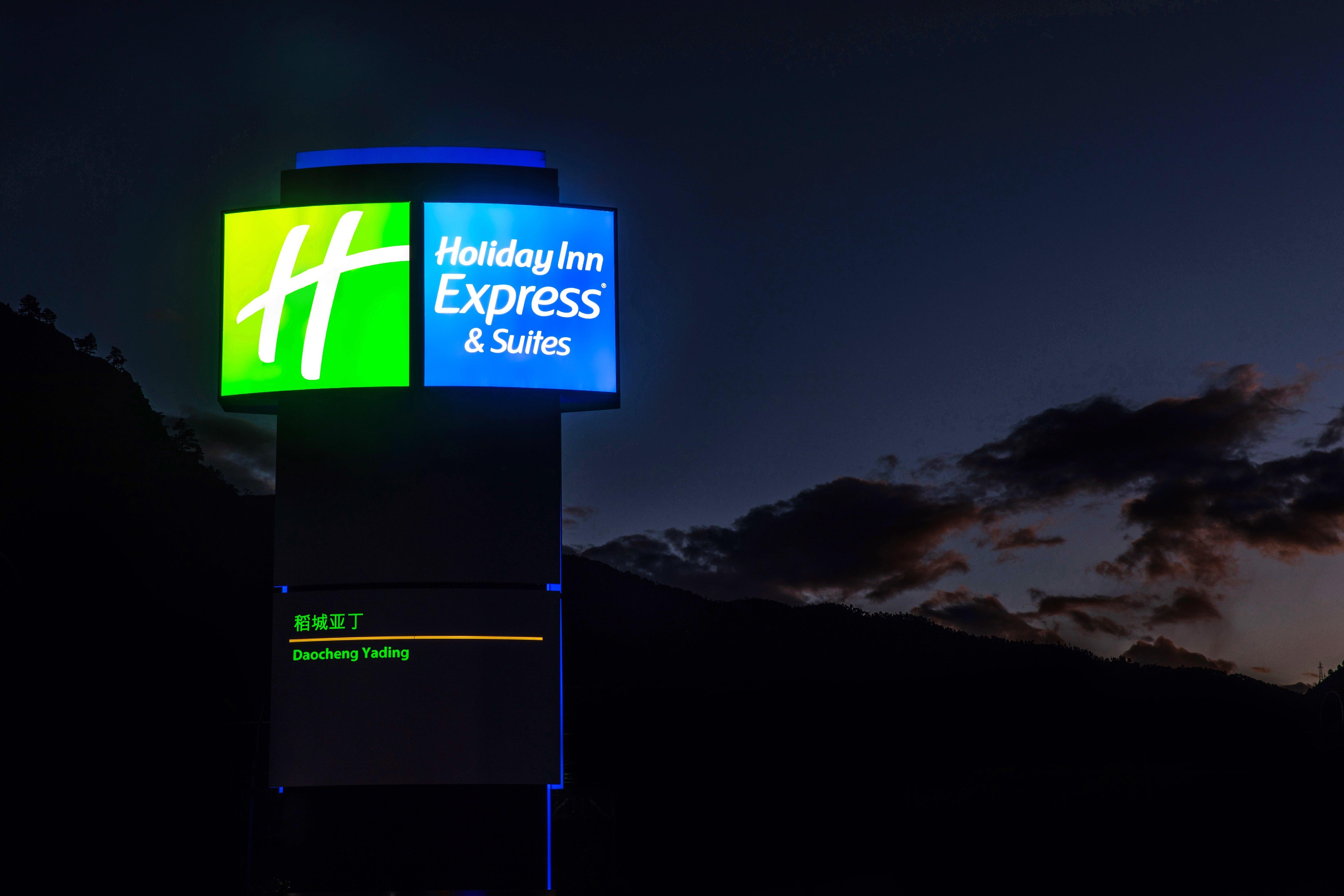 Holiday Inn Express Daocheng Yading, An Ihg Hotel Экстерьер фото