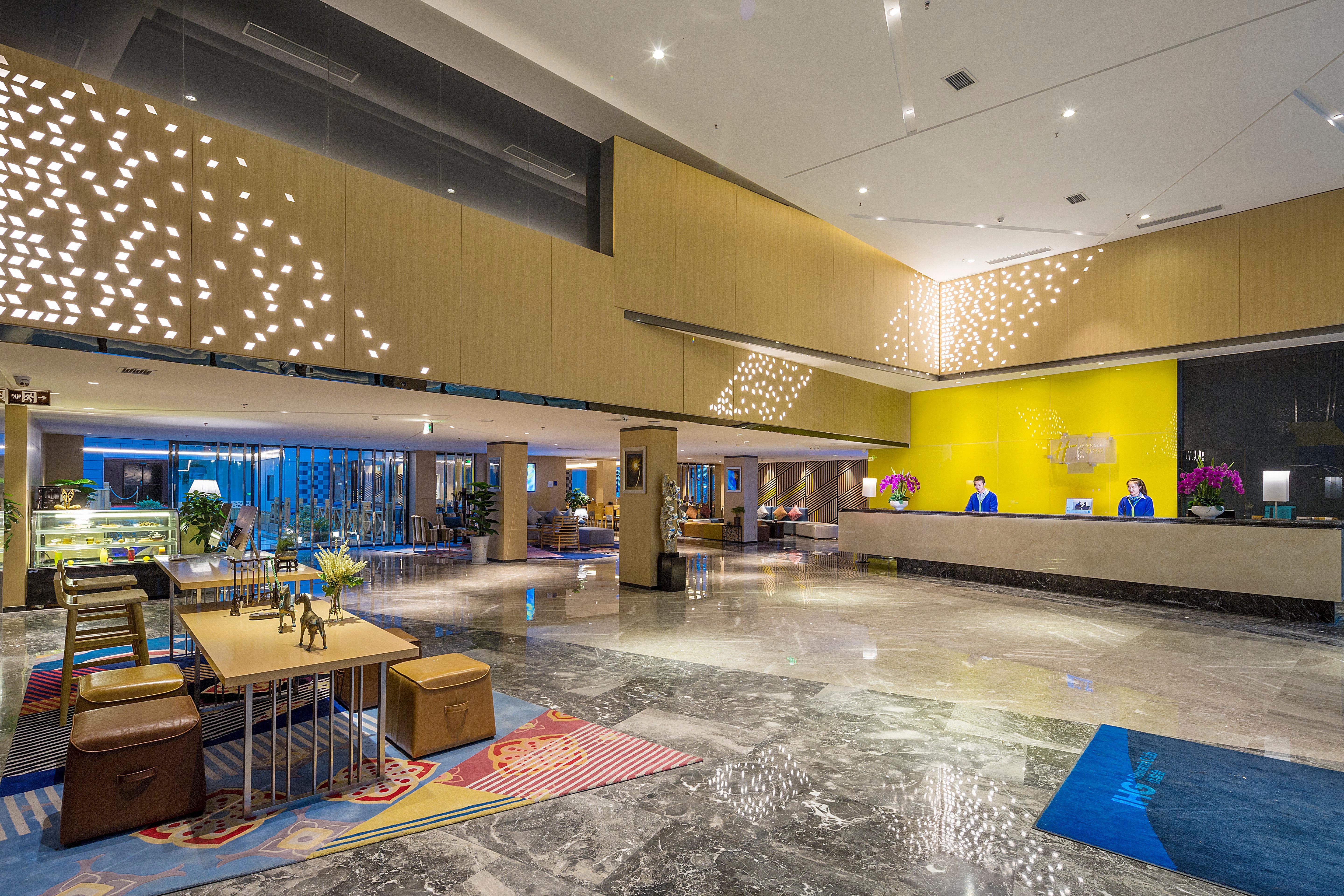 Holiday Inn Express Daocheng Yading, An Ihg Hotel Экстерьер фото